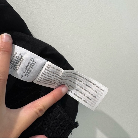 Abercrombie & Fitch Strappy Tank Blouse black
Size L - Picture 7 of 7